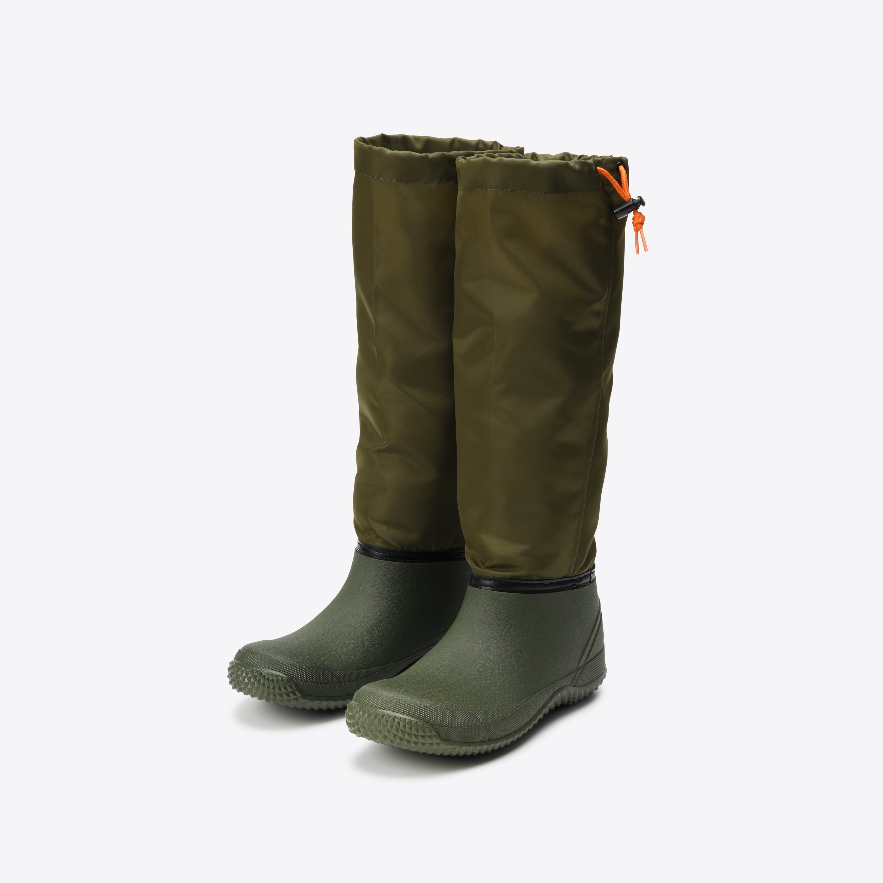 マンダム#60 Actiboots　カーキの両足
